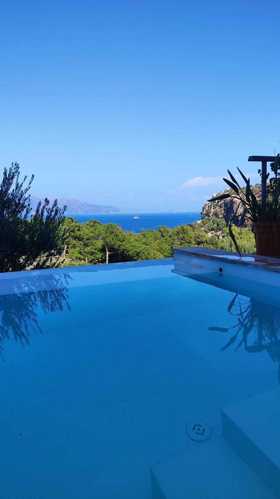 Amos Sea View