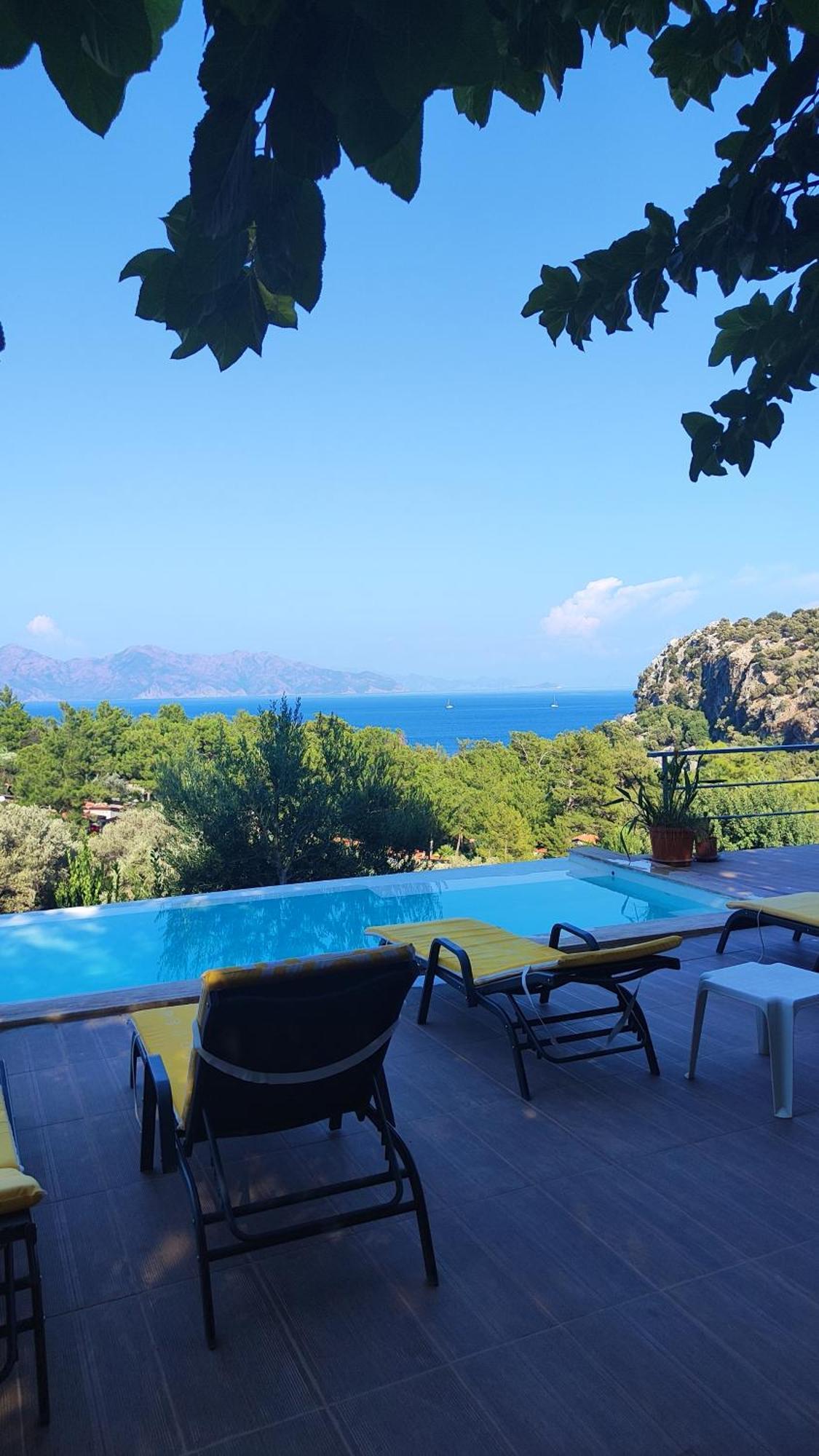 Amos Sea View Villa *